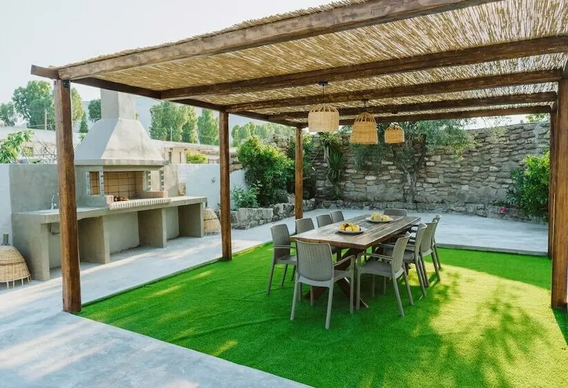 Aamiaismajoitus (B&B) Aesthisis Sensational Accommodation