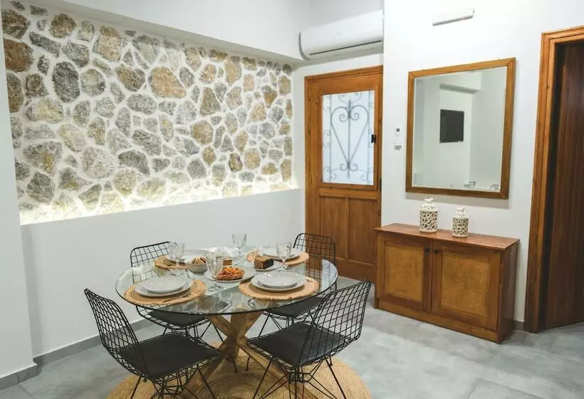 Aamiaismajoitus (B&B) Aesthisis Sensational Accommodation