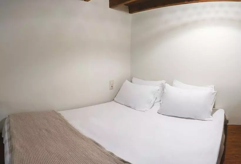 Aamiaismajoitus (B&B) Aesthisis Sensational Accommodation