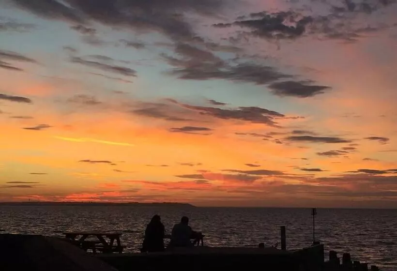 ベッドアンドブレックファースト The Seaview Snug