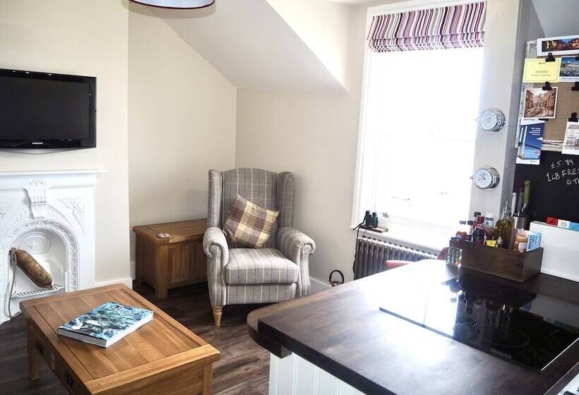 مبيت وإفطار The Seaview Snug