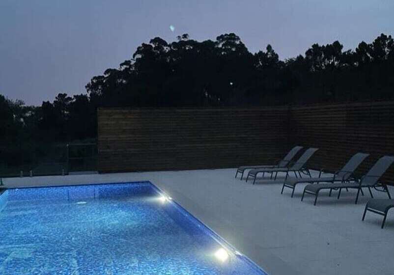 민박 Zambujal Suites