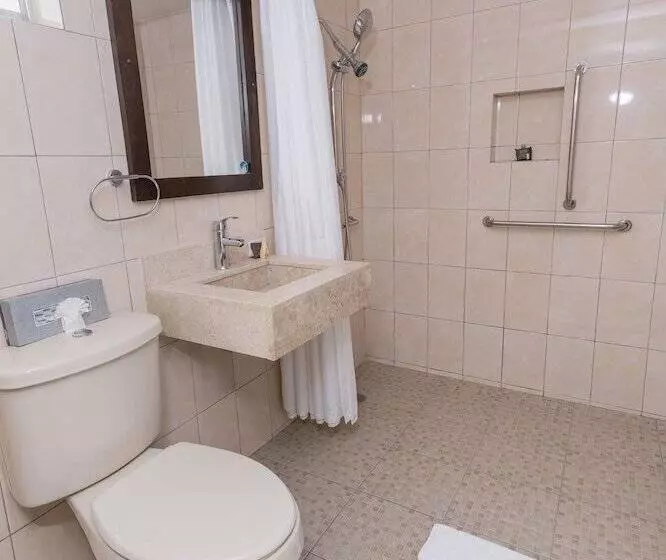 El Camino Hotel & Suites