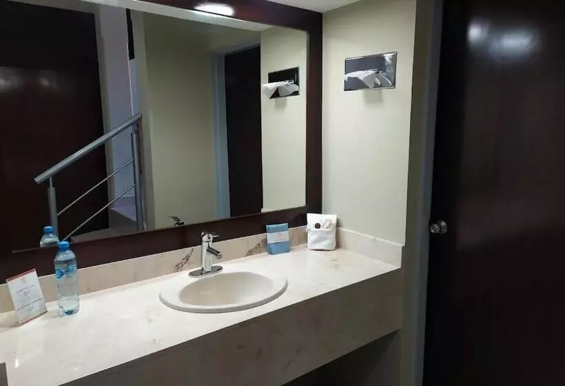 El Camino Hotel & Suites