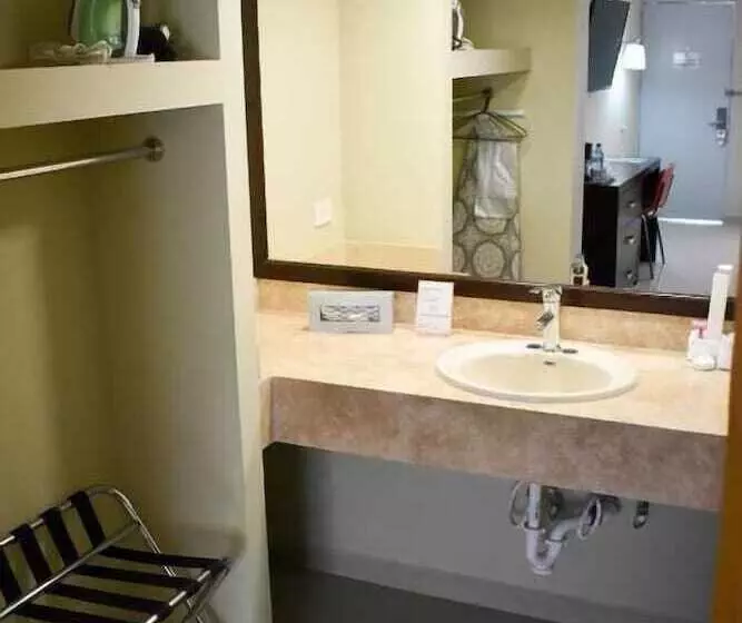 El Camino Hotel & Suites