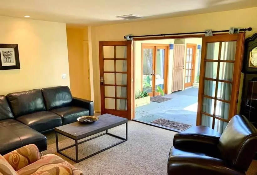 هتل Atrium Palm Springs   Gay Men S Resort