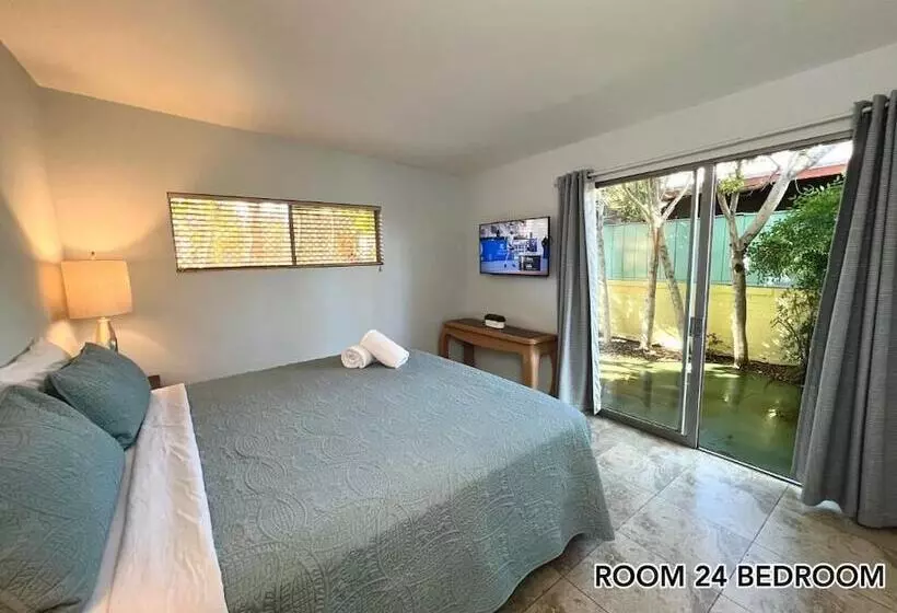 هتل Atrium Palm Springs   Gay Men S Resort