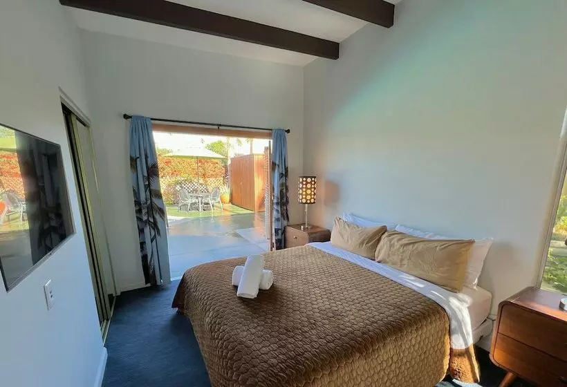 هتل Atrium Palm Springs   Gay Men S Resort