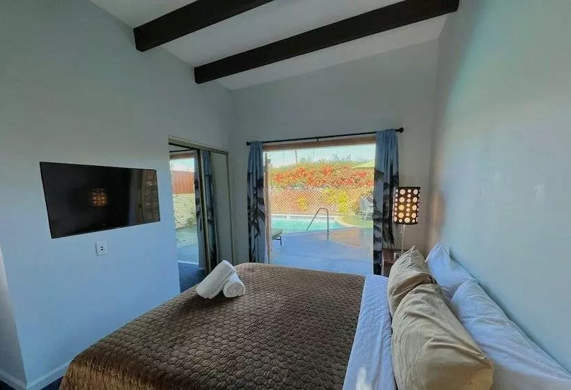 هتل Atrium Palm Springs   Gay Men S Resort