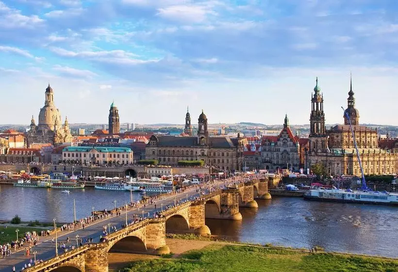 هتل Holiday Inn Express Dresden Zentrum, An Ihg