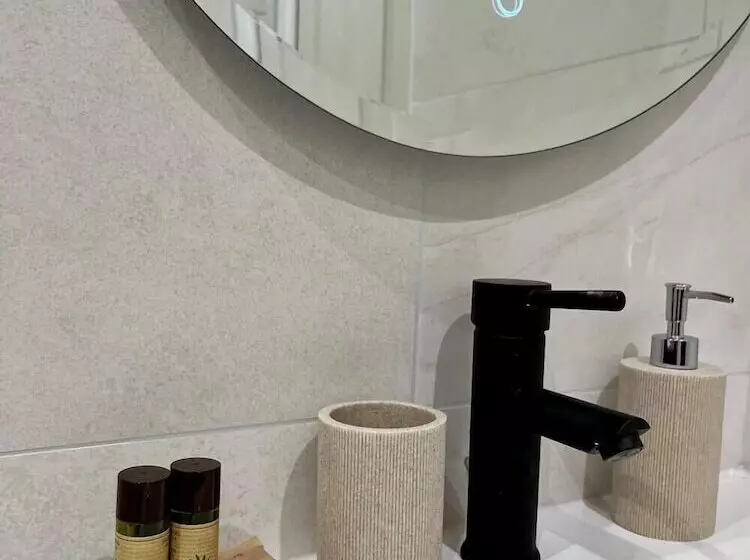 Majatalo Maison De La Tour