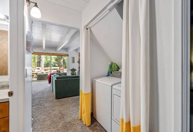 Sunshine Cabin Relaxation Awaits When You Visit The Sunshine Cabin. After A Day Exploring Nearby M