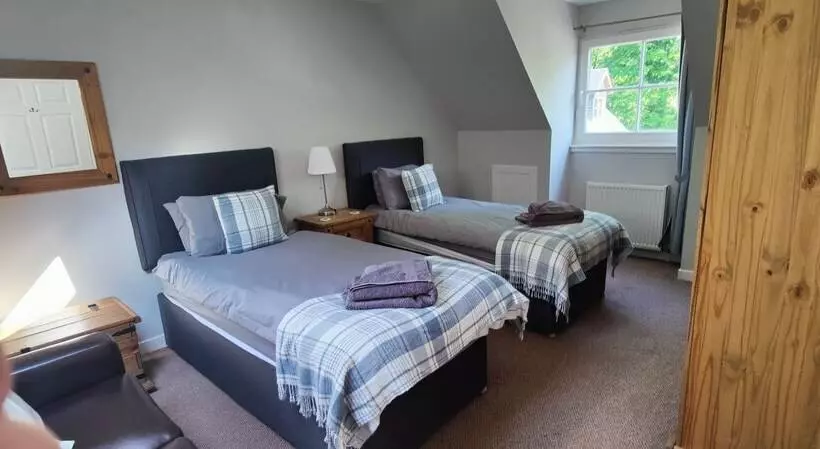 Ben Reoch Cottage  Loch Lomond & Arrochar Alps