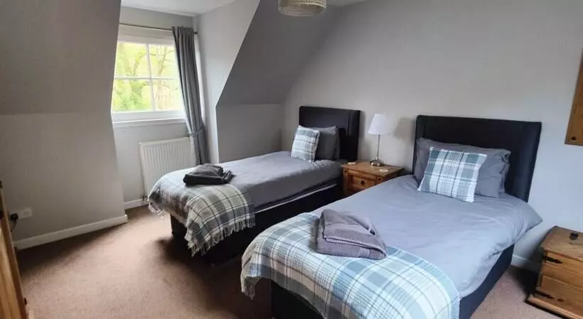 Ben Reoch Cottage  Loch Lomond & Arrochar Alps