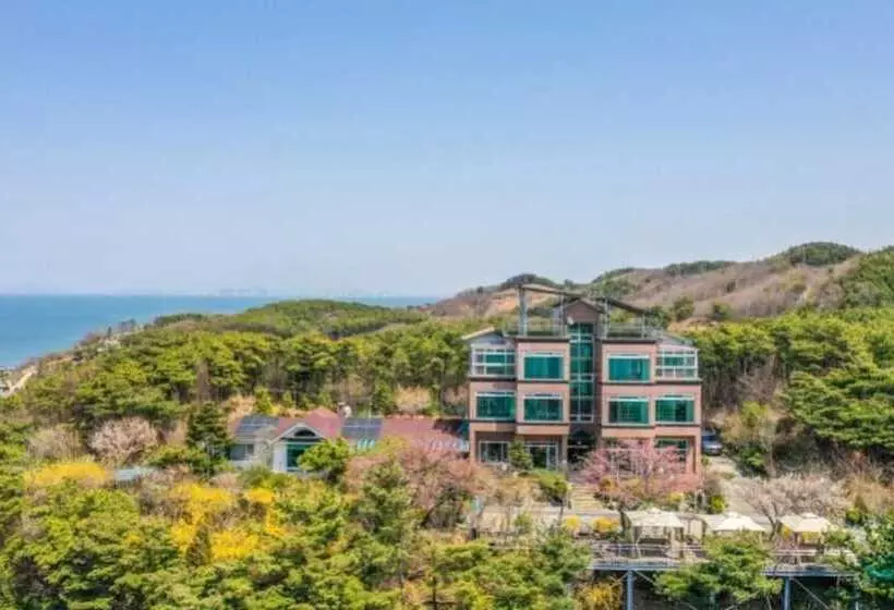 Yeongheungdo Noeul&bada Pension