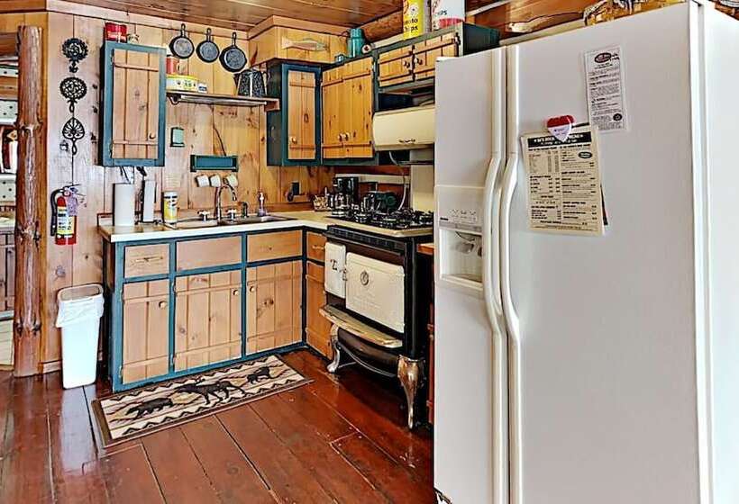 Grand Pines Cabin Number 2