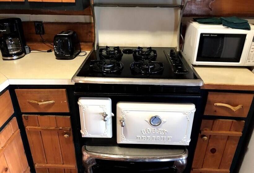 Grand Pines Cabin Number 2