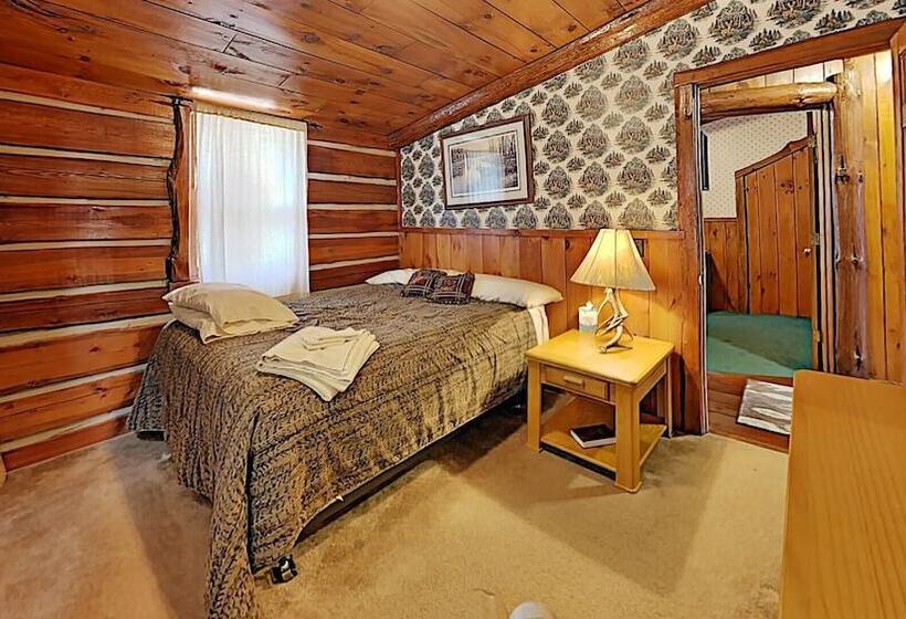 Grand Pines Cabin Number 2