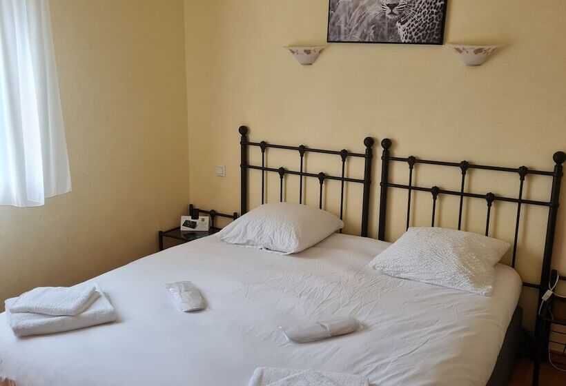 Отель Est Garden