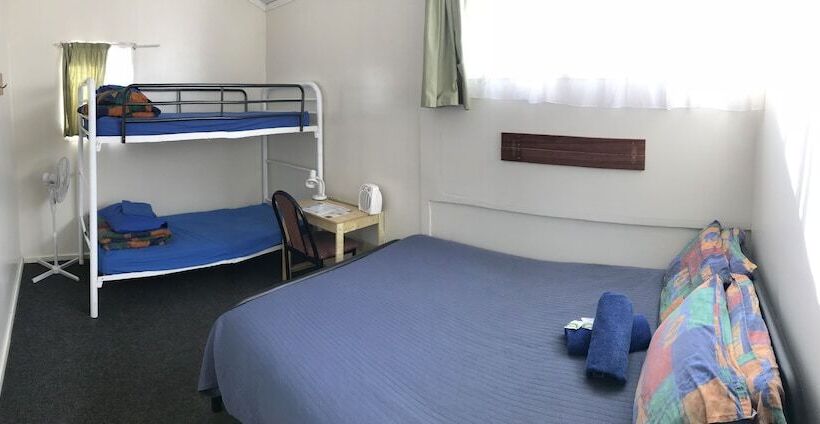 Dolphin Retreat Bunbury Hostel