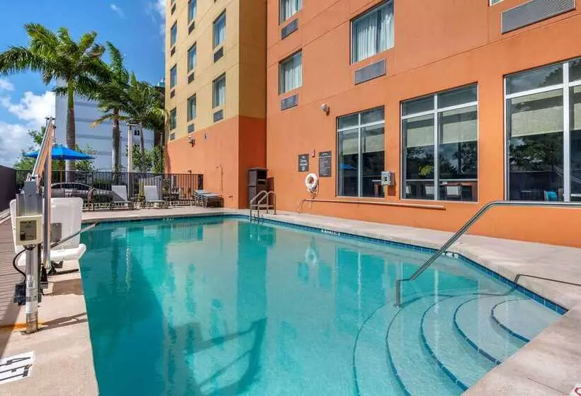 Отель Comfort Suites Fort Lauderdale Airport South & Cruise Port