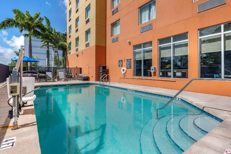 Отель Comfort Suites Fort Lauderdale Airport South & Cruise Port