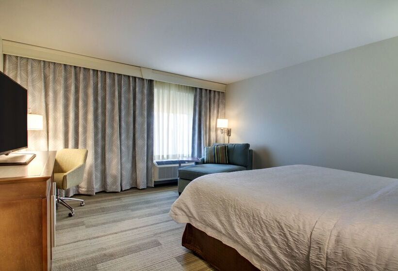 فندق Hampton Inn & Suites Milwaukee West