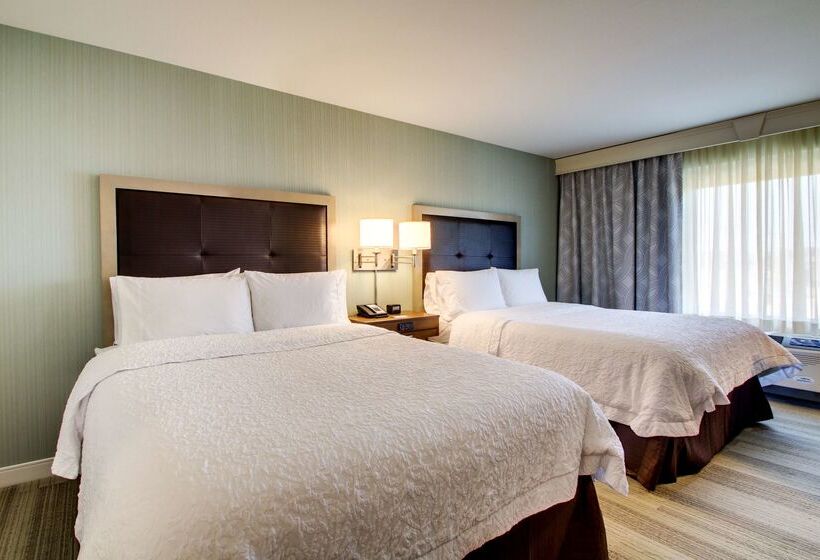 فندق Hampton Inn & Suites Milwaukee West