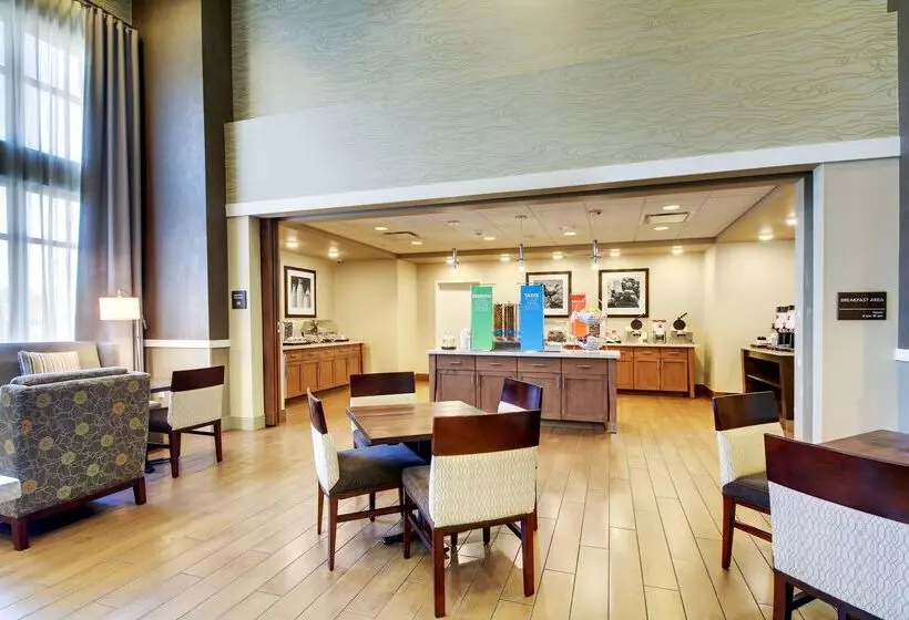 ホテル Hampton Inn & Suites Milwaukee West
