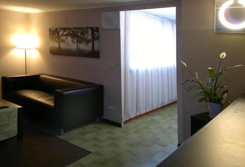 ホテル Albergo Papillon