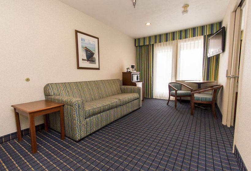 هتل Sandcastle Suites