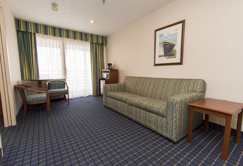 هتل Sandcastle Suites