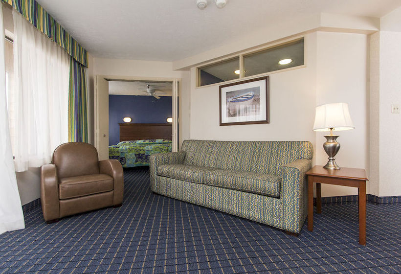 هتل Sandcastle Suites