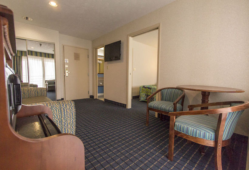 هتل Sandcastle Suites