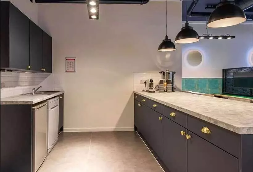 ユースホステル Ensuite Rooms Students Only   Canterbury   Campus Accommodation