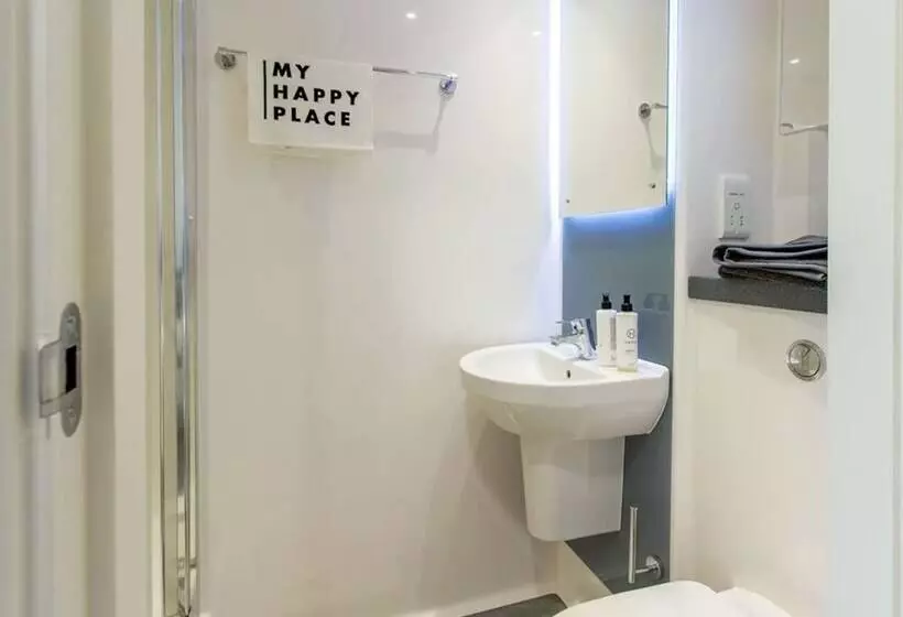 ユースホステル Ensuite Rooms Students Only   Canterbury   Campus Accommodation