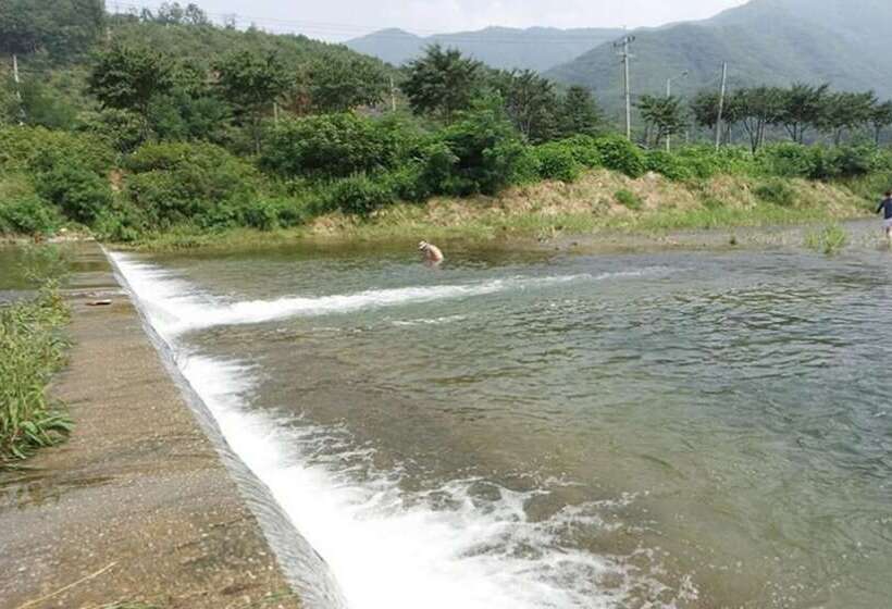 Gapyeong Sagyejeol Pension