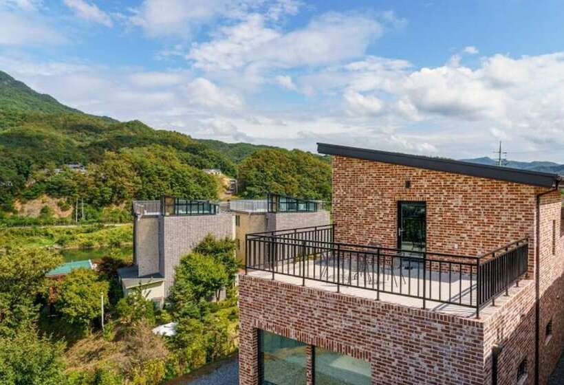 Hongcheon Lama Richa Pension