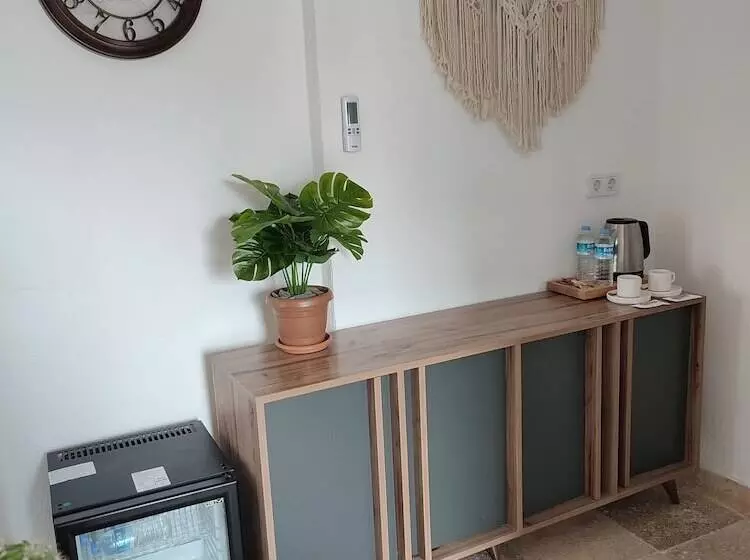 簡易ホテル İmroz Begonvil