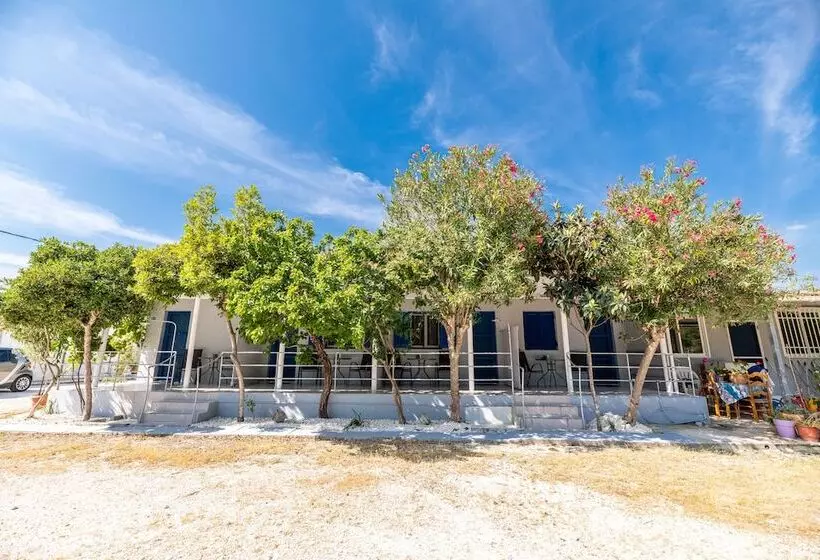 هتل Zante Riva Studios