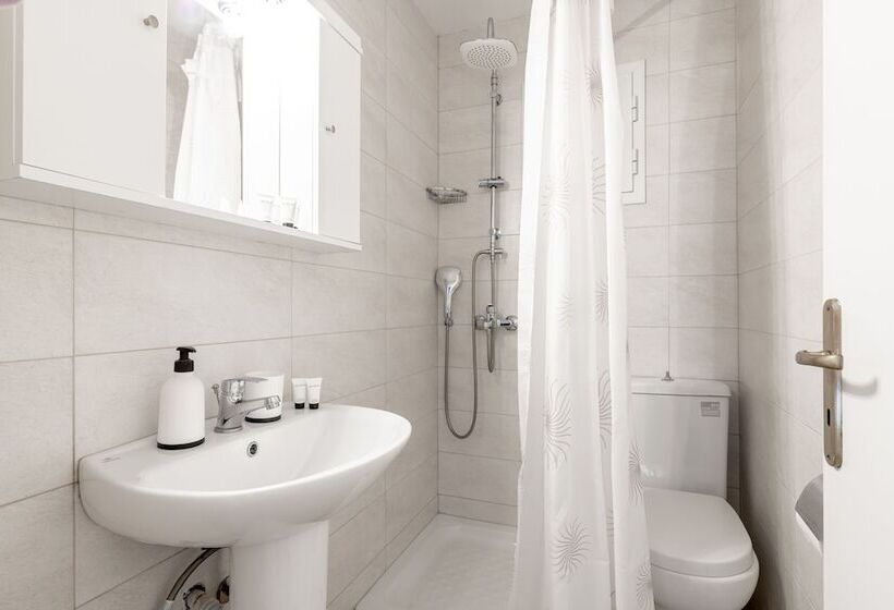 هتل Zante Riva Studios