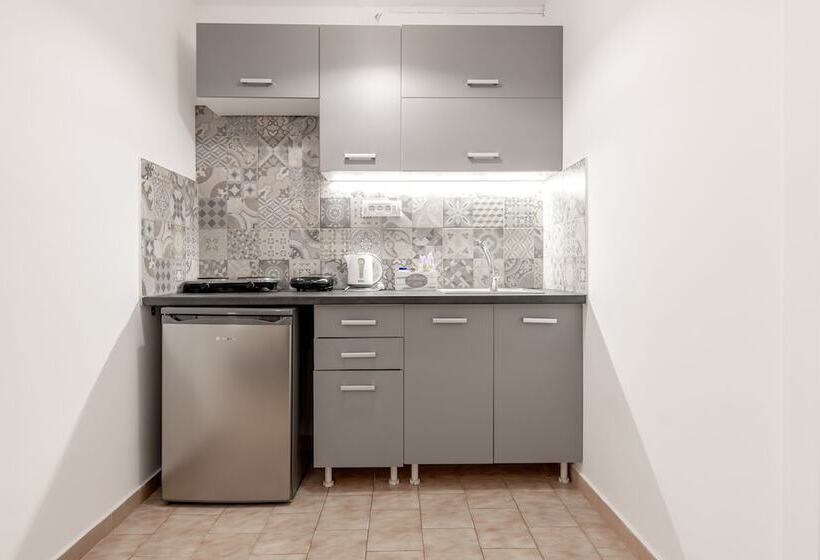 هتل Zante Riva Studios