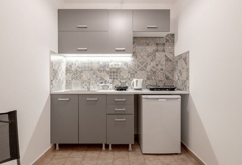 هتل Zante Riva Studios