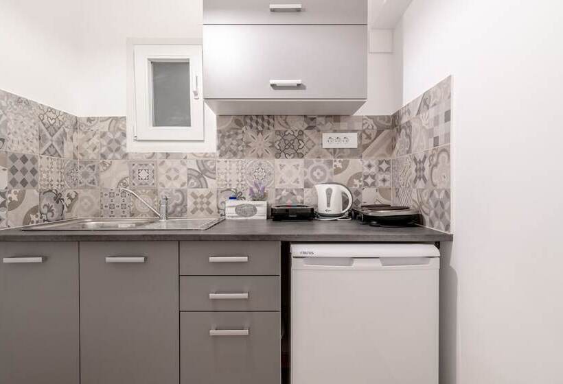 هتل Zante Riva Studios