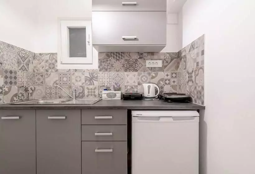 هتل Zante Riva Studios