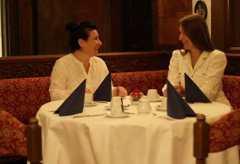 Hotelli Zum Ritter St. Georg