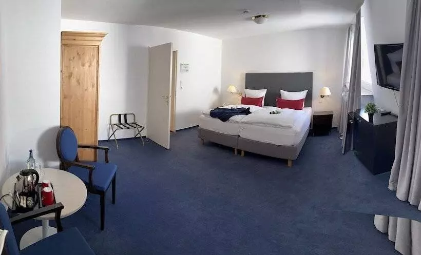 Hotelli Zum Ritter St. Georg