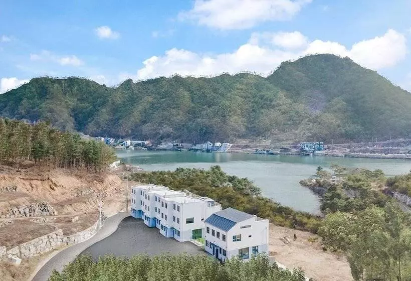 ペンション Gapyeong Belloci Firstige Partypoolvilla