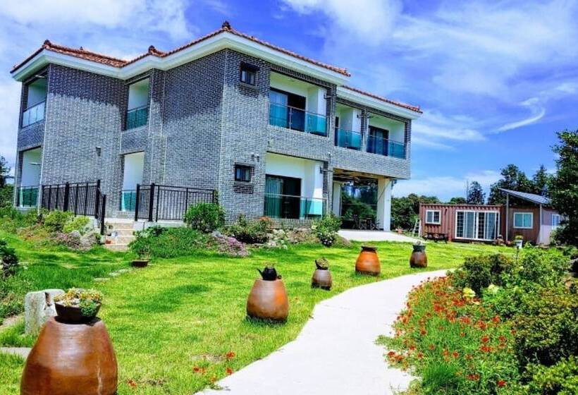 Seogwipo Soesokkak Cheonil Pension