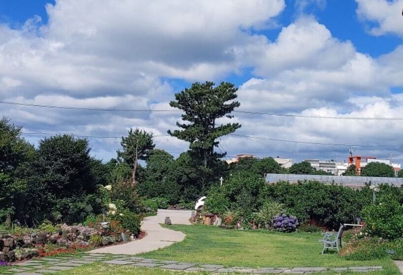 Seogwipo Soesokkak Cheonil Pension